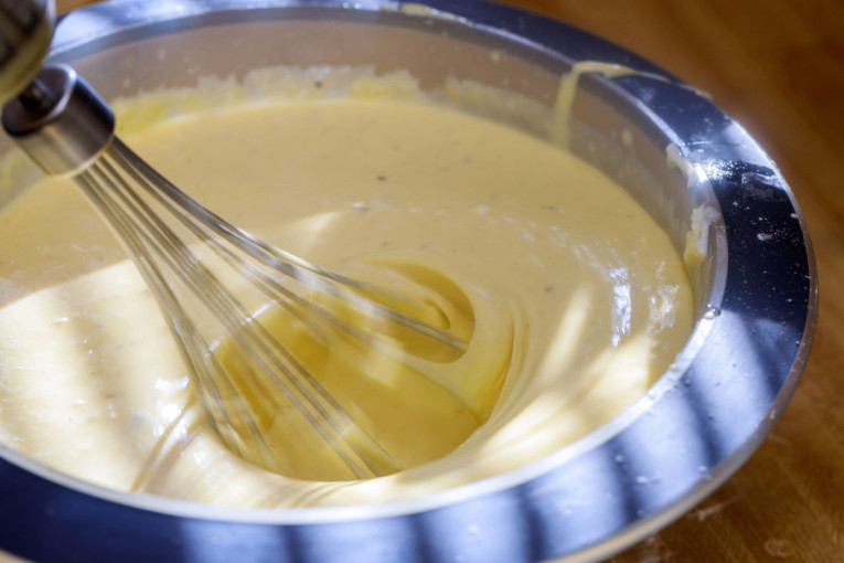 Recept dana: Plazma kocke sa belom čokoladom, idealne za dane kada želite domaći slatkiš bez dugog zadržavanja u kuhinji