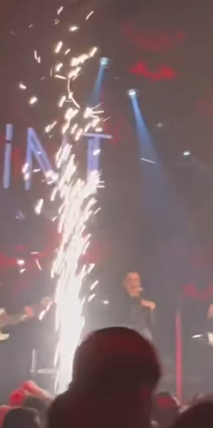 "Gasite ovo!" Barbara Bobak prekinula nastup zbog pirotehnike: Obazriva je nakon strašne tragedije u Kočanima