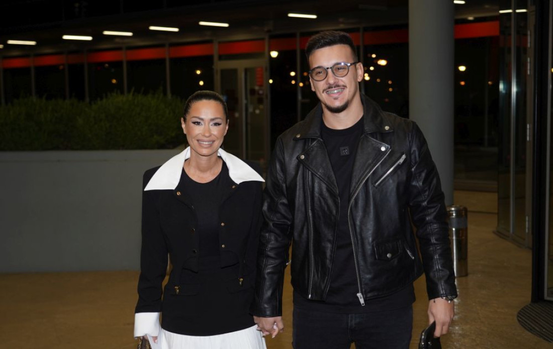 "Nestao mi je ukus i miris!" Pevačica prikovana za krevet, požalila se na svoje stanje!