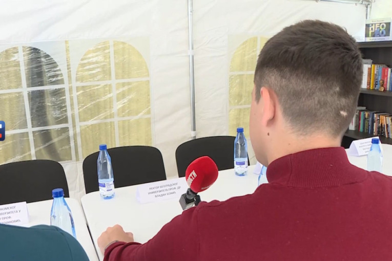 Studenti koji žele da uče i danas čekali rektora i dekane fakulteta: I dalje ignorišu razgovor