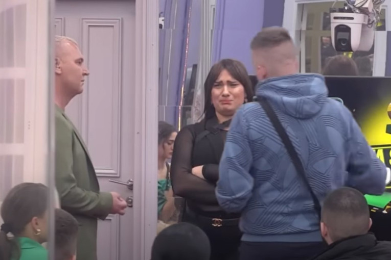 "Mi smo sinovi, trebalo je da se ženimo!" Ana Nikolić kroz suze o promeni pola i pokojnom ocu