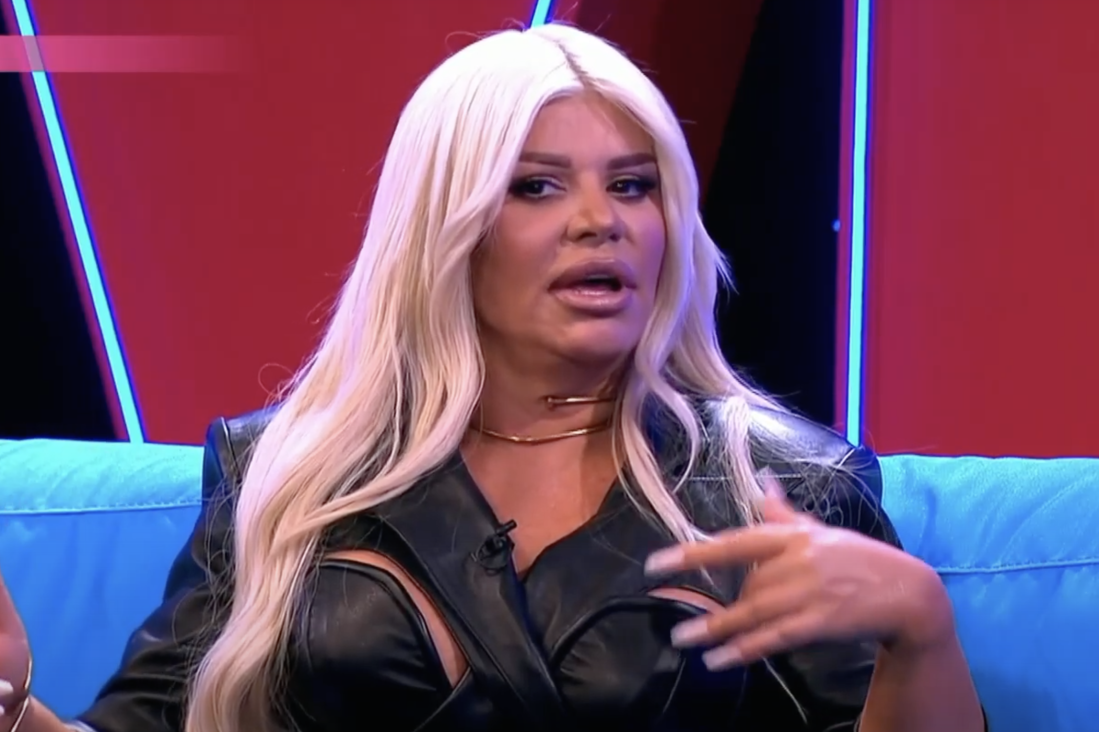 Ima se, može se! Dara poseduje vozni park od 500.000 evra, besnom mašinom počastila i sina (16)