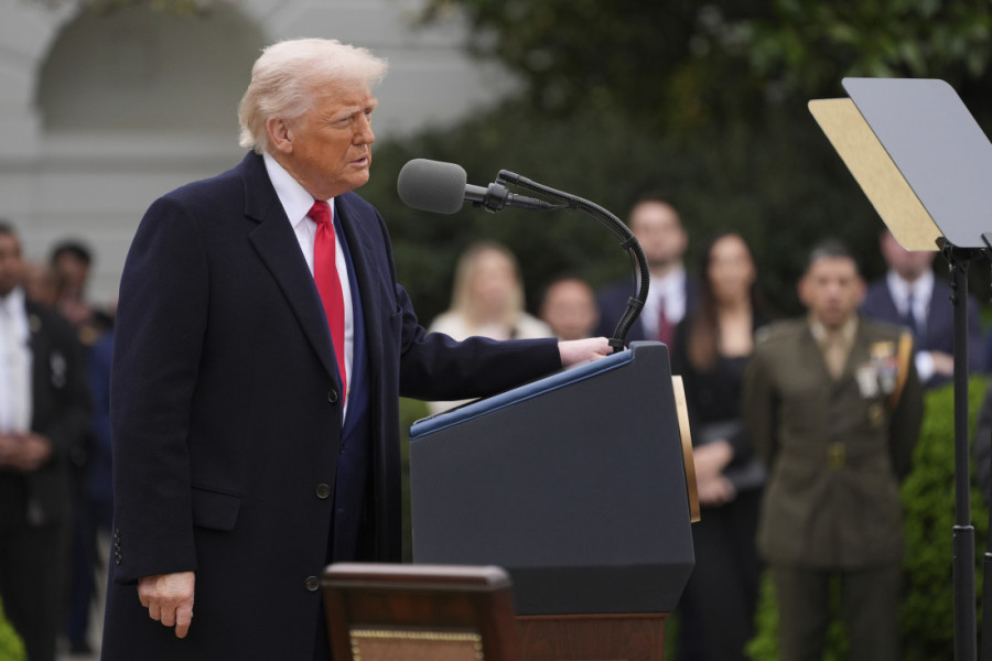 Tramp pokazao kompletnu listu uvedenih tarifa: Svim zemljama 10%, za uvoz iz EU 20%, na spisku i Srbija! (FOTO/VIDEO)