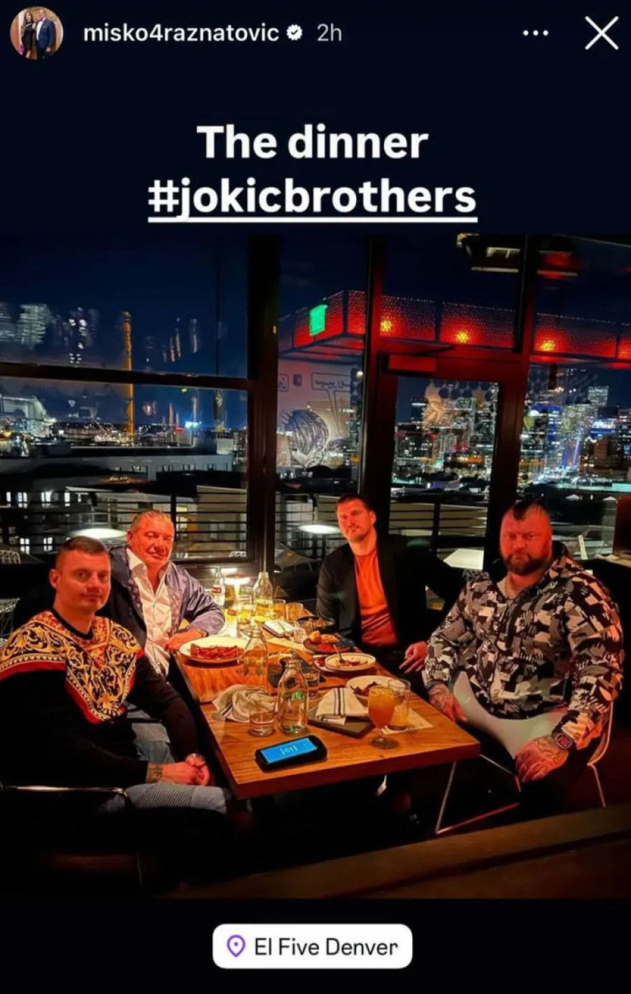 Miško objavio hit fotku: Poznati menadžer na večeri sa Jokićem i njegovom braćom!