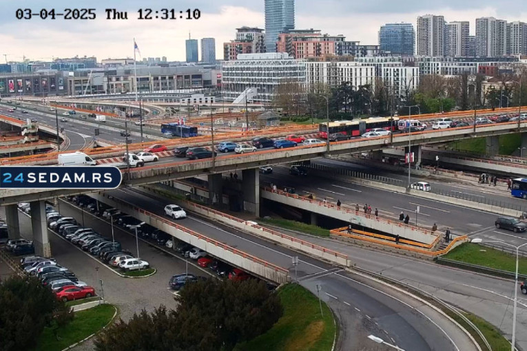 Tri udesa na auto-putu u Beogradu: Zbog lančanog na Gazeli stvaraju se gužve - pratite 24sedam kamere i izbegnite kolaps