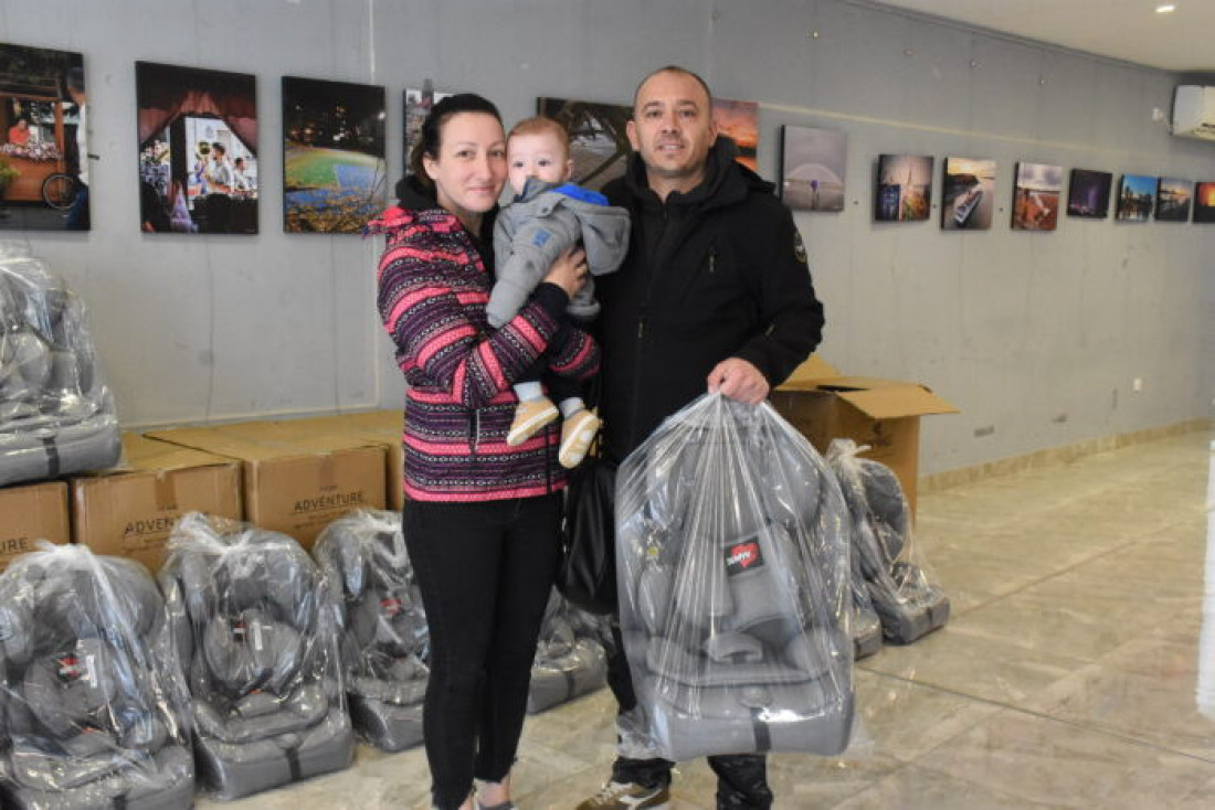 Zemunci nastavili akciju! Podeljena dečija auto-sedišta