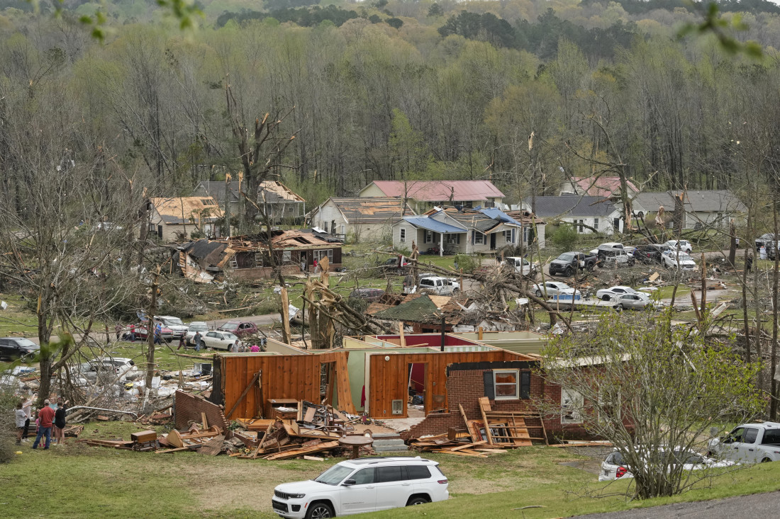 Oluje i tornada haraju Amerikom, prebrojavaju se mrtvi: Među žrtvama i deca, stanje alarmantno! (FOTO/VIDEO)