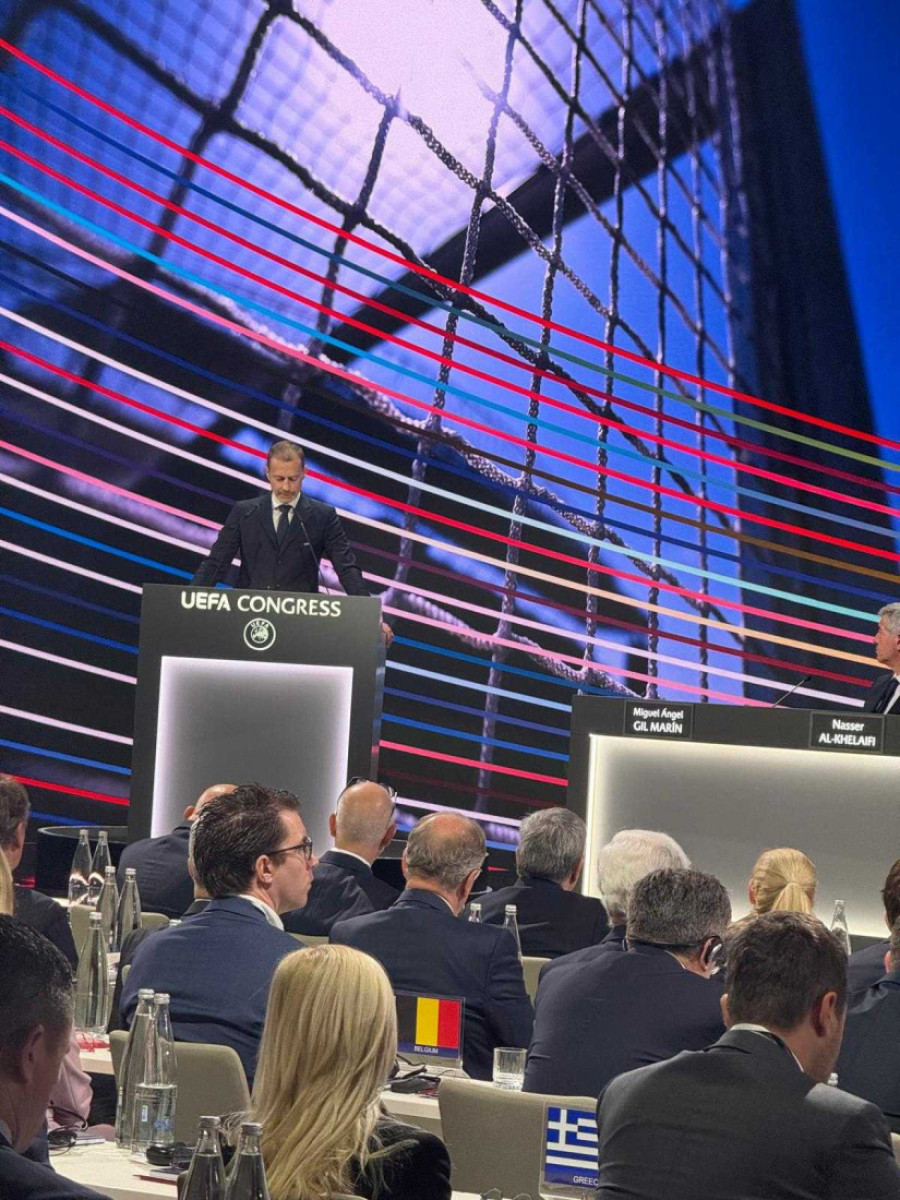 Rame uz rame sa fudbalskim legendama! Vučević na Kongresu UEFA: Fudbal u Srbiji može se pohvaliti dugim i slavnim nasleđem