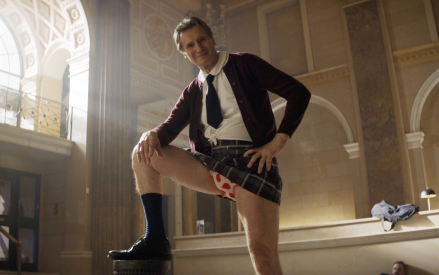 Pamela Anderson i Lijam Nison na udaru žestokih kritika reditelja "Golog pištolja": Sve rade samo zbog novca (VIDEO)