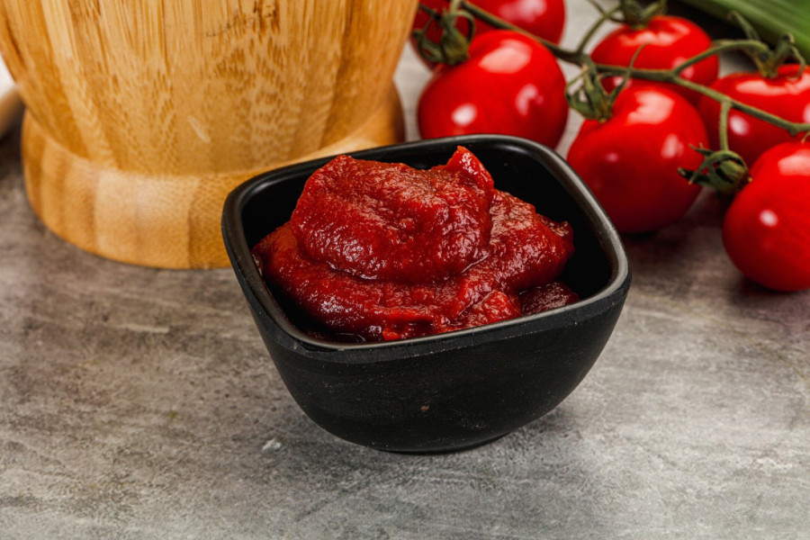 Možete li zameniti paradajz pire - paradajz pastom? Evo razlike između ova dva sastojka