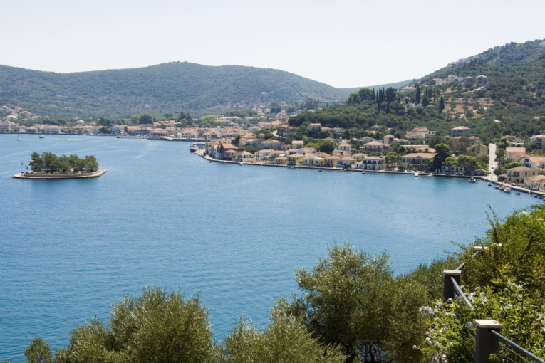 Neobičan prizor u Jonskom moru: Svinje koje plivaju oduševljavaju internet