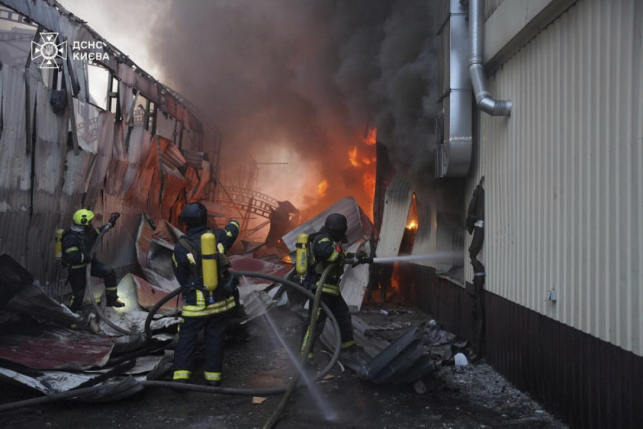 U Kijevu brujalo zbog ruskih raketa! Dronovi naterali ljude u skloništa, a onda su stigli i projektili (VIDEO)