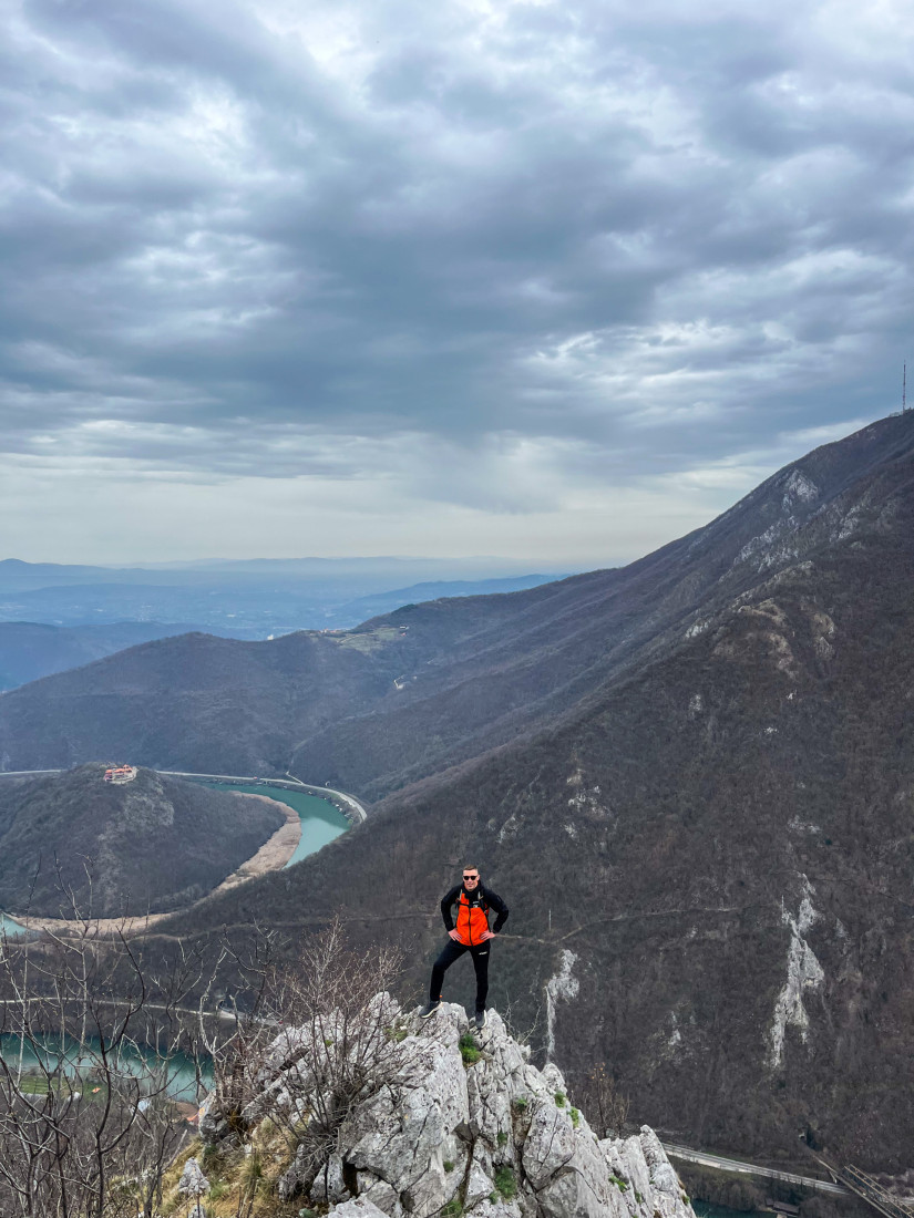 Kamenje oštro kao nož! Ovo je jedna od najopasnijih planinarskih staza u Srbiji, hrabri Uroš osmelio se da je prepešači (FOTO)