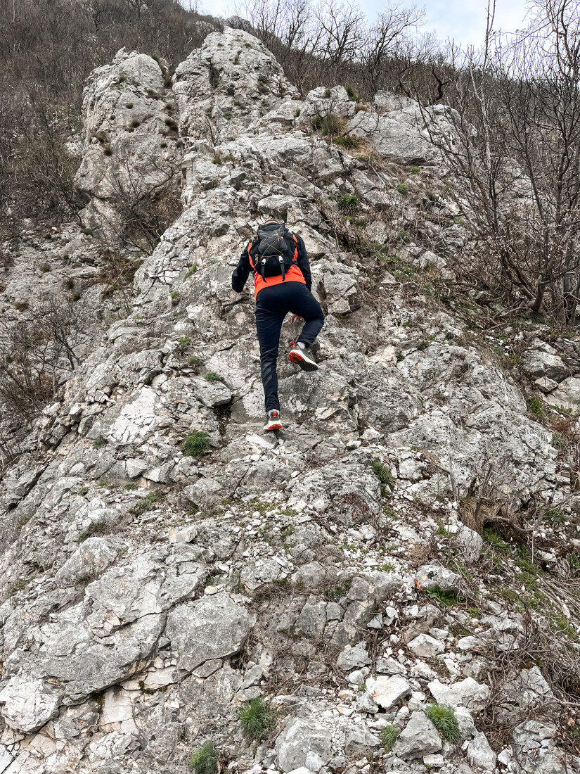 Kamenje oštro kao nož! Ovo je jedna od najopasnijih planinarskih staza u Srbiji, hrabri Uroš osmelio se da je prepešači (FOTO)