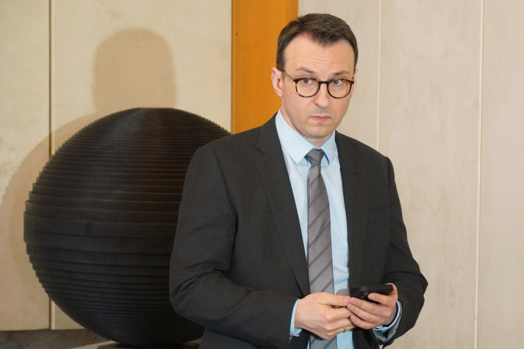 Novi napad na Srbe u Mitrovici: Kurtijeva policija upala u Vodovod