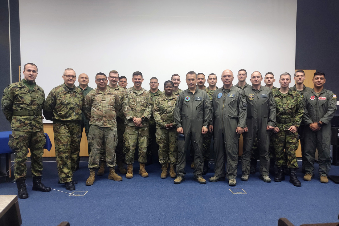 Vojska Srbije sa delegacijom Nacionalne garde Ohaja razgovarala o saradnji u oblasti vazduhoplovstva (FOTO)