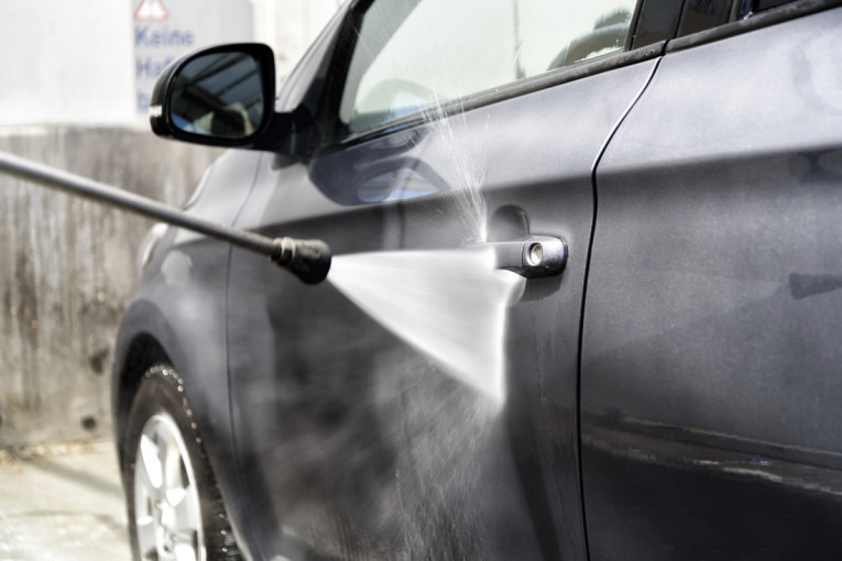 Kako sprečiti i sanirati koroziju: Posle deset godina, svaki automobil zaslužuje zaštitu bitumenom