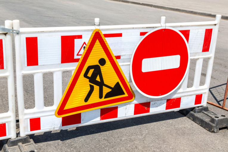 Naoružajte se strpljenjem i ponesite dovoljno vode: Vozači, na ovim deonicama saobraća se po izmenjenom režimu ili je totalna obustava