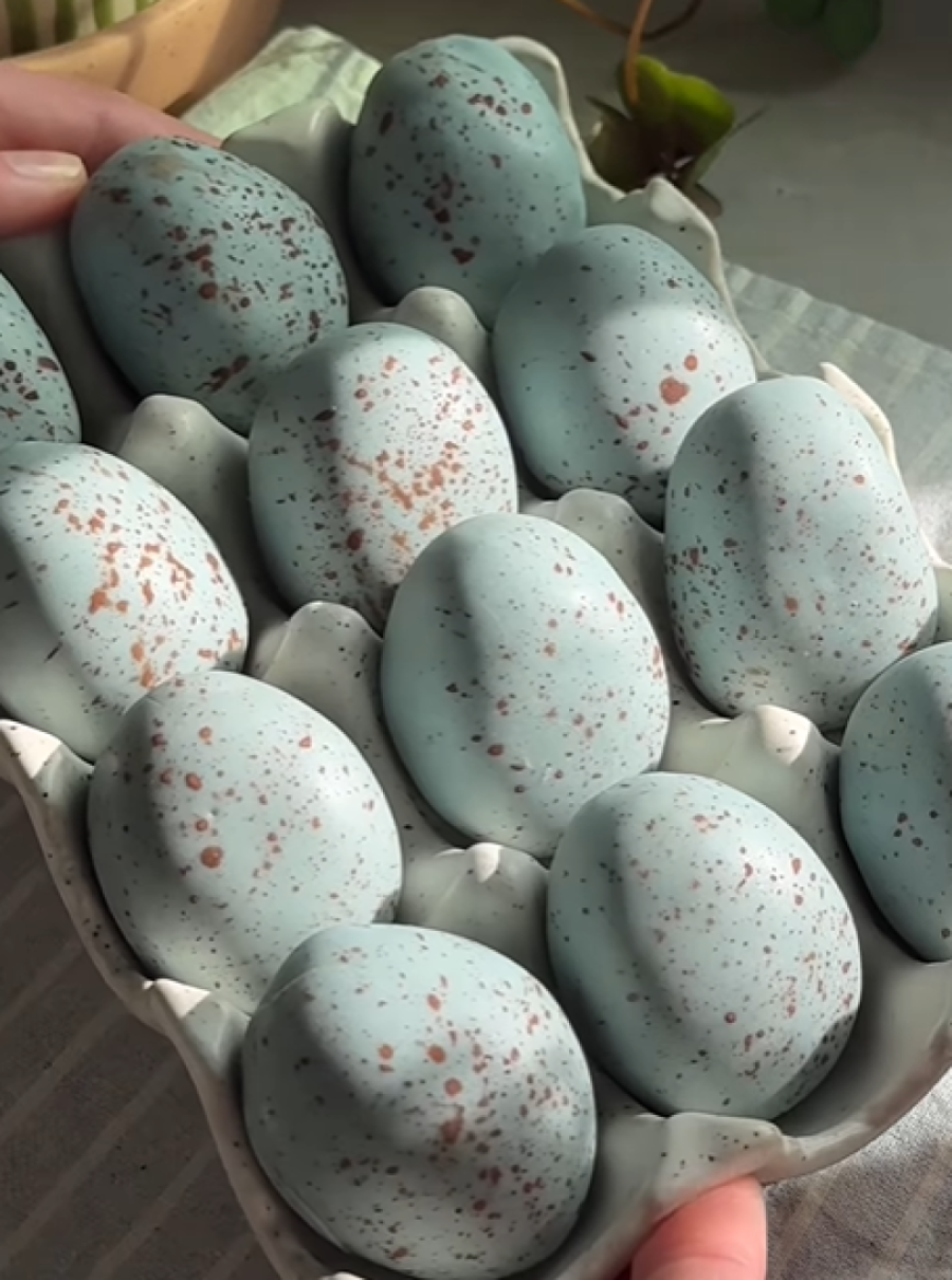 Slatki ukras za prazničnu trpezu: Uskršnja jaja od mlevenog keksa izgledaju kao mala umetnička dela