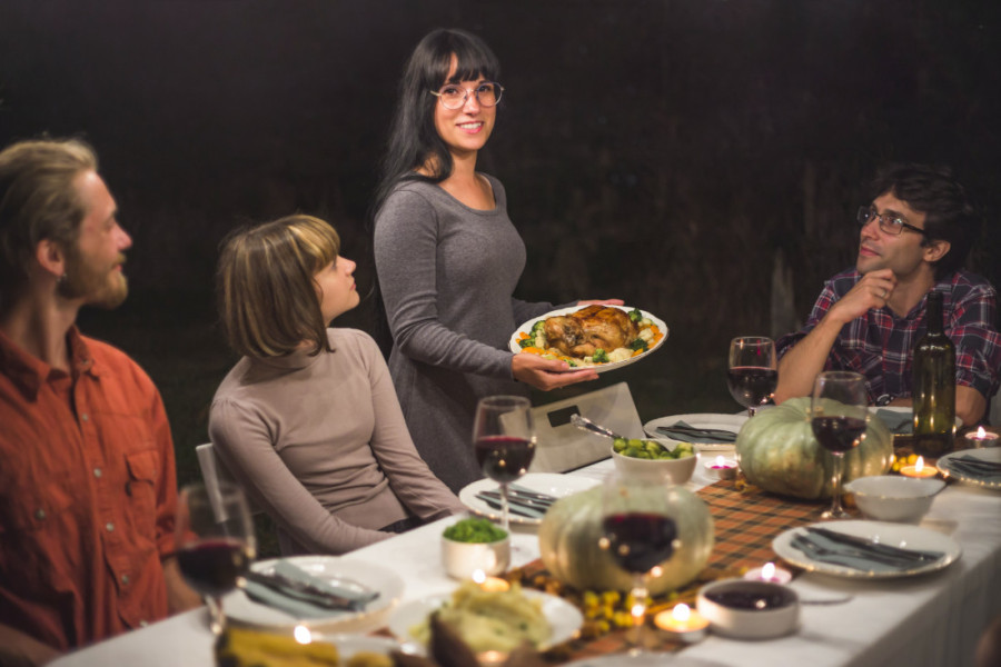 Nema većeg smaranja od vikend-ručka sa porodicom: Horoskopski znaci koji ne vole porodična okupljanja