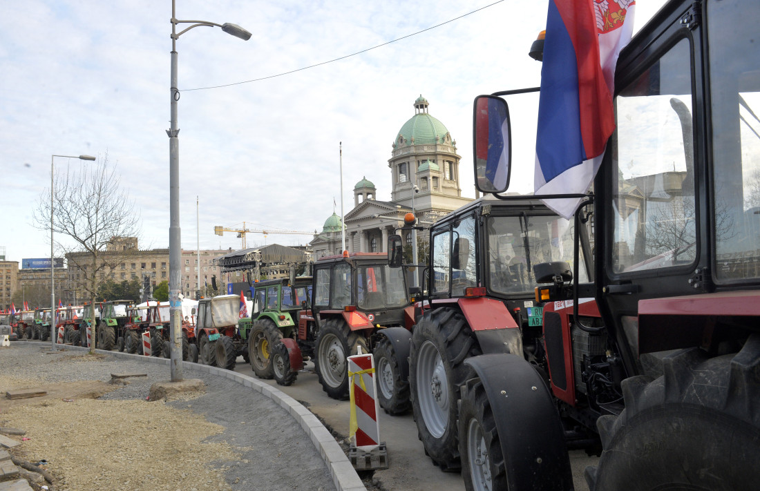 Veliki broj traktorista stigao do Pionirskog parka (FOTO/VIDEO)