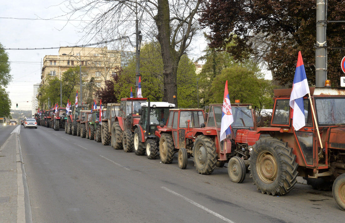 Veliki broj traktorista stigao do Pionirskog parka (FOTO/VIDEO)