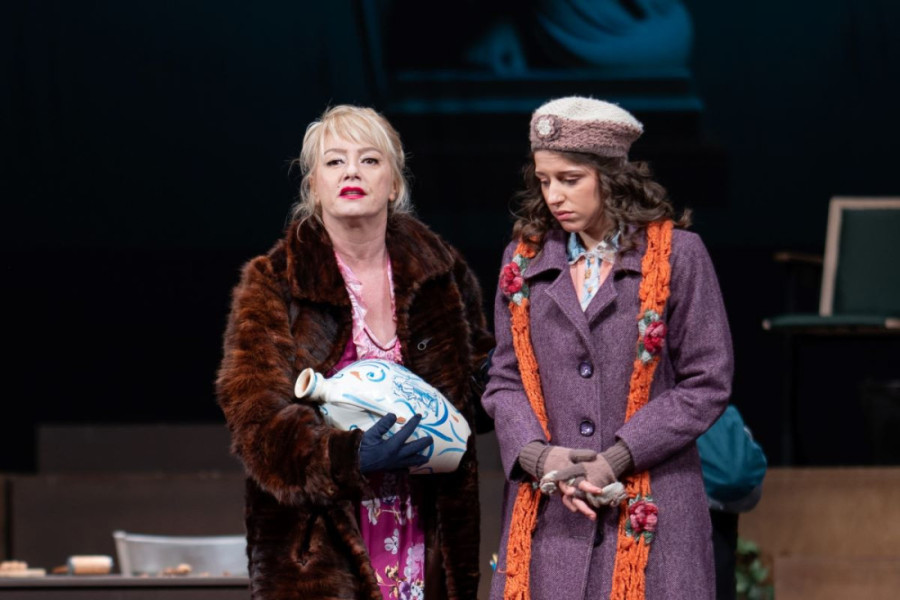 Žargonski izraz za gubljenje nevinosti: "Razbijeni krčag" u Narodnom pozorištu (FOTO)