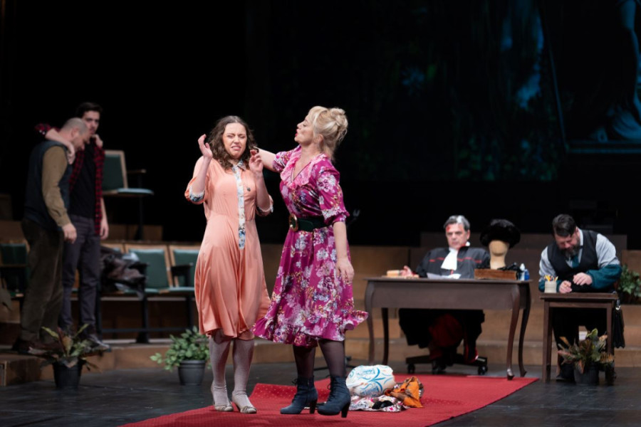 Žargonski izraz za gubljenje nevinosti: "Razbijeni krčag" u Narodnom pozorištu (FOTO)