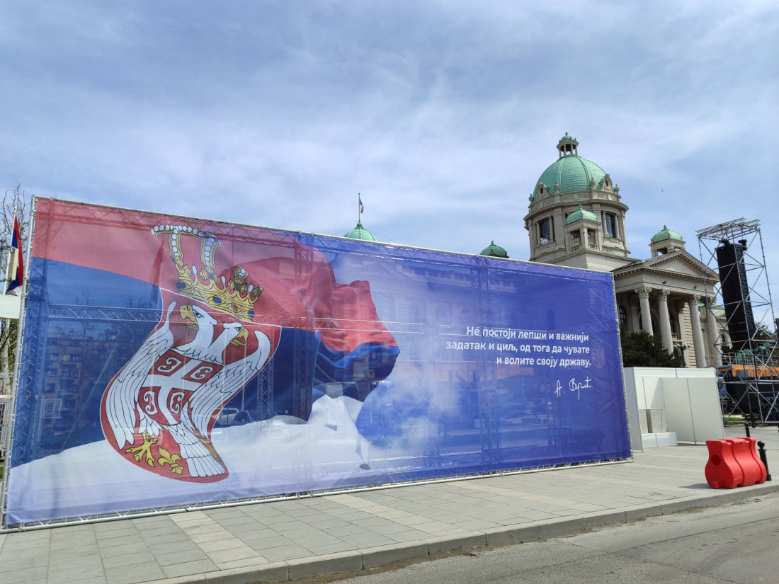 Radoje došao sa suprugom: Kakva, bre, politika, na saboru štitimo državu (FOTO/VIDEO)