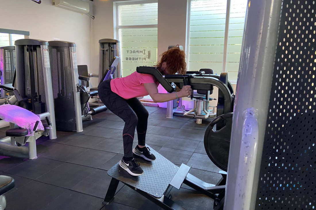 Pevačica grupe "Luna" se preznojava u teretani: Pokazala zmijsko telo, svi se za njom okreću (PAPARACO)