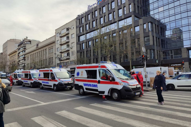 Udes kod ženskog zatvora u Požarevcu: Sudarili se voz i automobil! (FOTO)