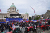 Studenti iz Novog Sada i poljoprivrednici dočekani ispred Skupštine Srbije