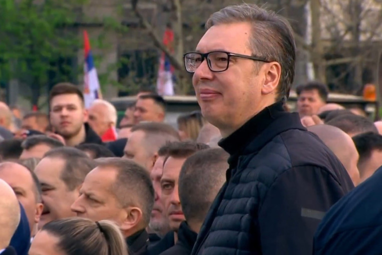 Moćna poruka Vučića narodu: Hvala što volite svoju zemlju, vidimo se na svenarodnom saboru u Nišu! (VIDEO)