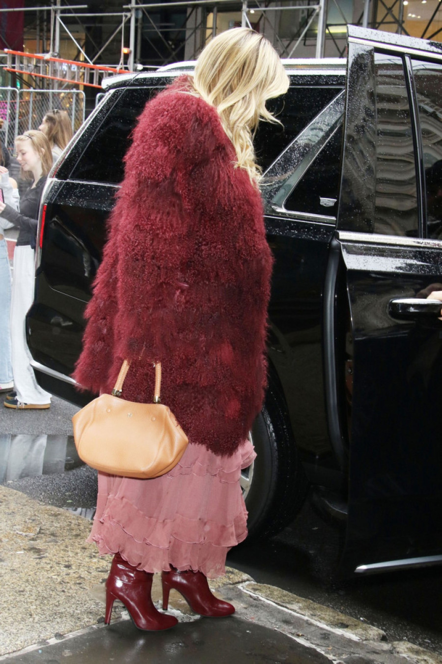 Njujork je "podrhtavao" zbog nje: Hajdi Klum ponovo pomerila granice - ovakav spoj bordo i roze niko nije očekivao (FOTO)