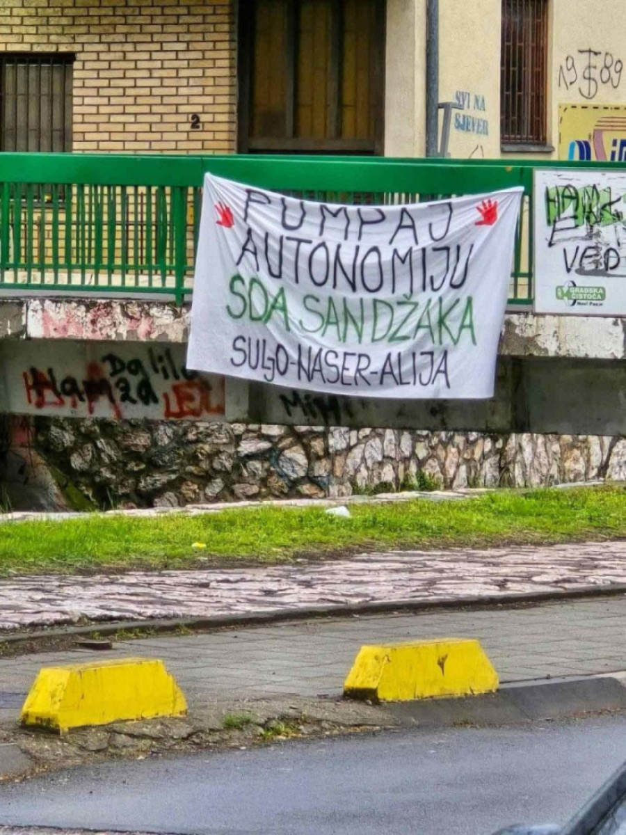 Skandal! Blokaderi bi da "ispumpaju" Sandžak iz Srbije: Osvanuli sramni transparenti u Novom Pazaru (FOTO)