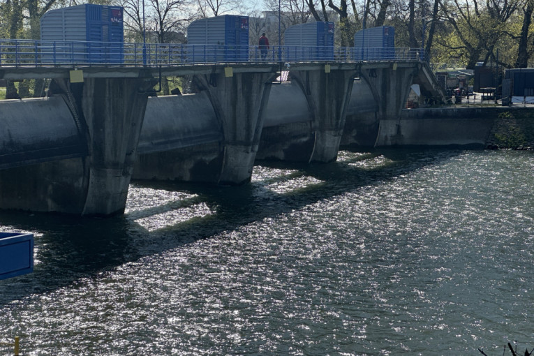 Isplivalo telo! Pijan skočio u Zapadnu Moravu, pa se utopio
