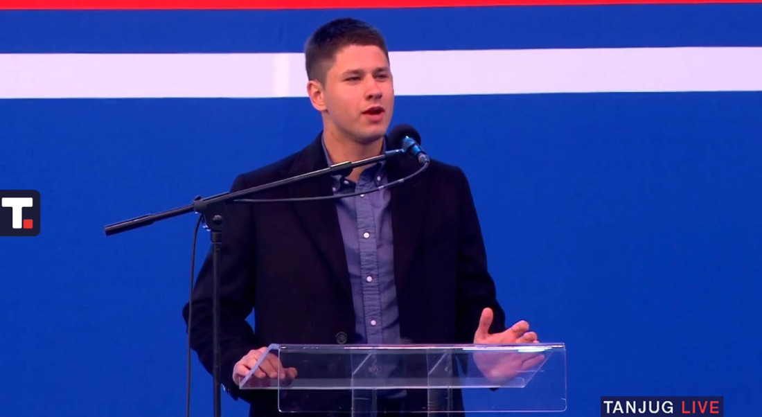 Student Pavlović se obratio na svenarodnom skupu: Ponosan sam na sve heroje koji su večeras došli u Beograd da odbrane našu zemlju!