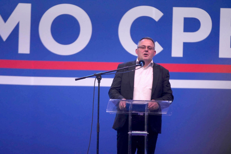 Profesor Pešić na svenarodnom skupu: Stalno nam se preti zbog protivljenju blokadama, nećemo se predati!