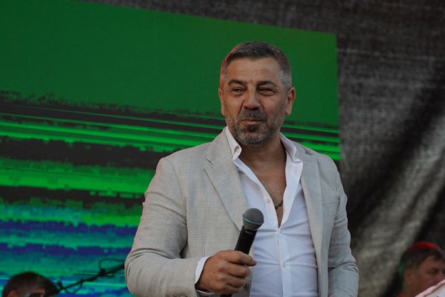 Naš pevač hitno hospitalizovan: Pozlilo mu na nastupu, evo šta se desilo!