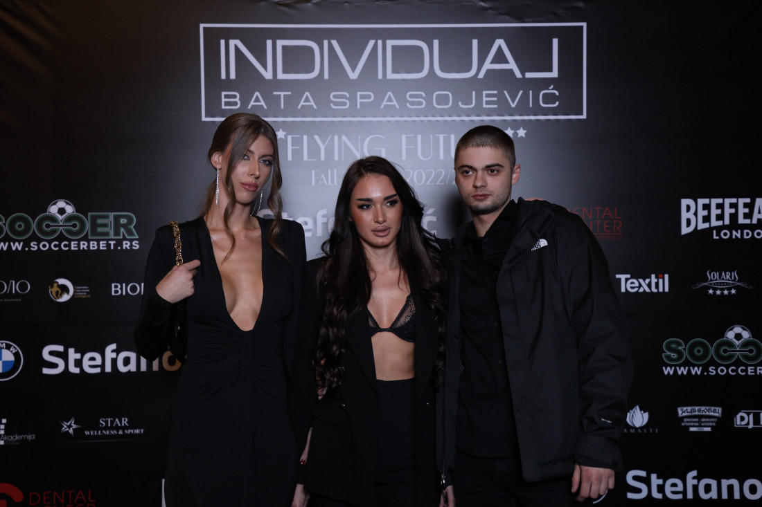 "Ona je ta koja sve slika i kači!" Seksi iz Crnog Ceraka o vezi sa zvezdom "Granda"