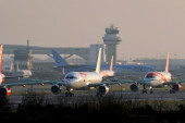 Haos na aerodromu u Londonu: Devet aviona proglasilo vanredno stanje, pet preusmereno, pista blokirana (FOTO)