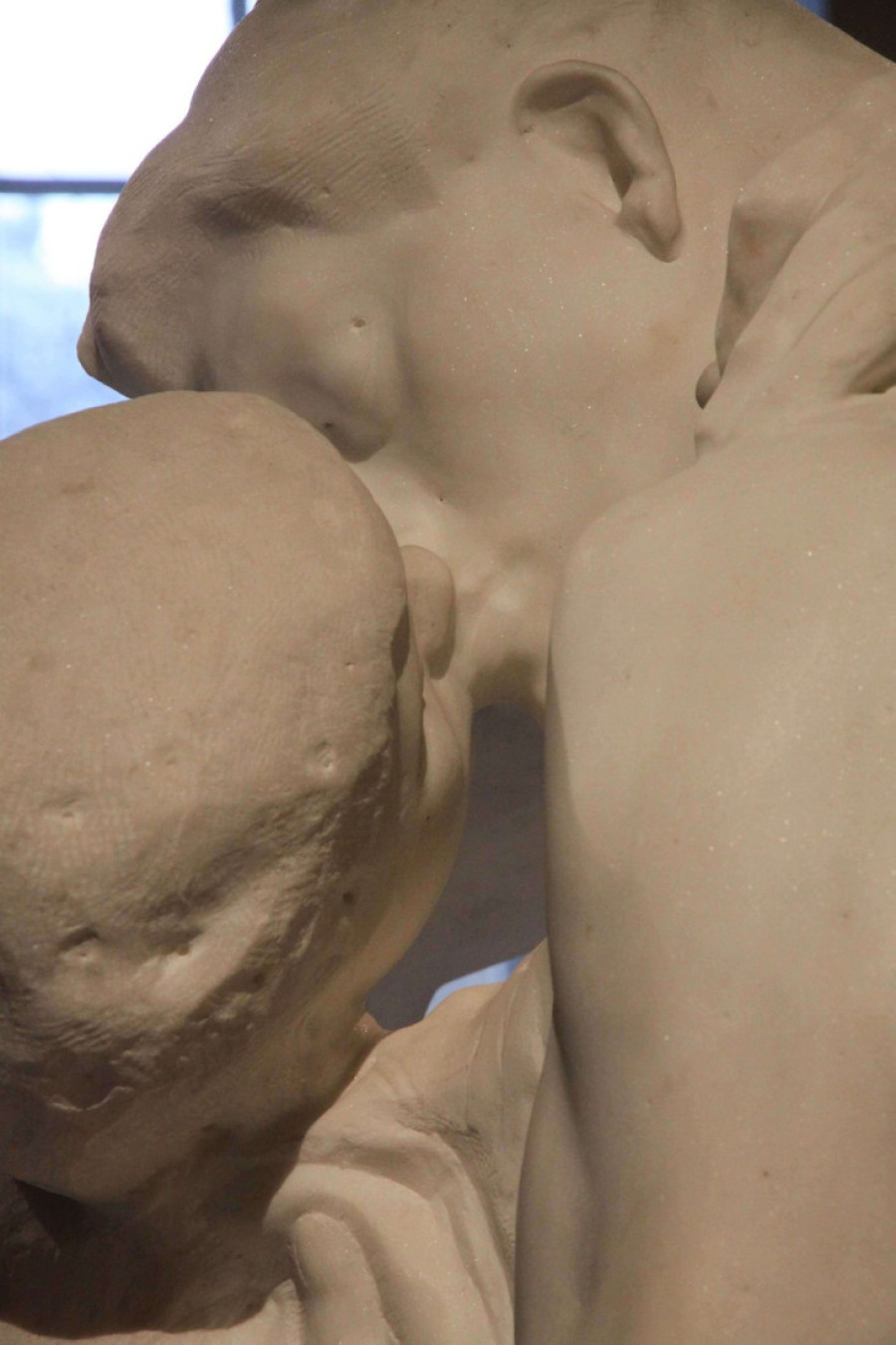 Poslednji poljubac pre smrti: Odlivak čuvene Rodenove skulpture na aukciji (FOTO)