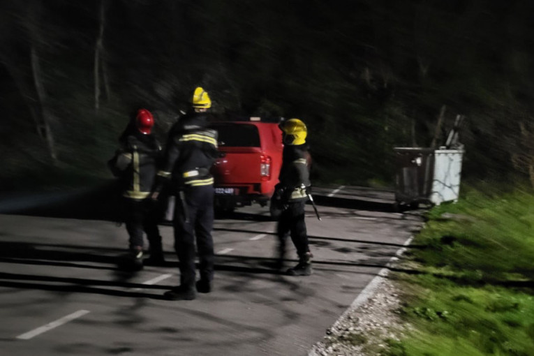 Dežurne ekipe Vodovoda rade na otklanjanju havarije u Železniku! (VIDEO)