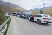 Kolaps na graničnom prelazu Dobrakovo: Vozači satima čekaju na ulazak u Crnu Goru (FOTO)