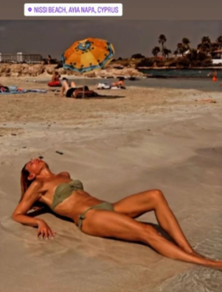 Poznata voditeljka gazi šestu deceniju, a zategnuta je kao praćka! Svaki mišić joj se ocrtava! (FOTO)