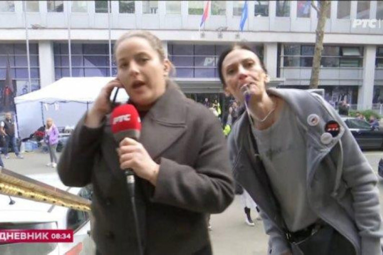 Studenti blokaderi i dalje ispred RTS-a: Nasilje ne prestaje, vređali novinarku i policiju! Blokiran i glavni ulaz zgrade RTV