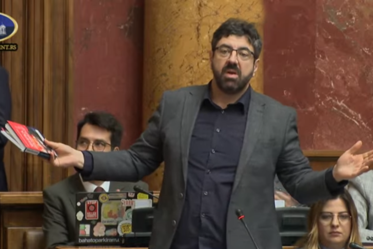 Za blokadere je Vojska Srbije vojska ubica i ratnih zločinaca! Radomir Lazović najglasniji među njima! (VIDEO)