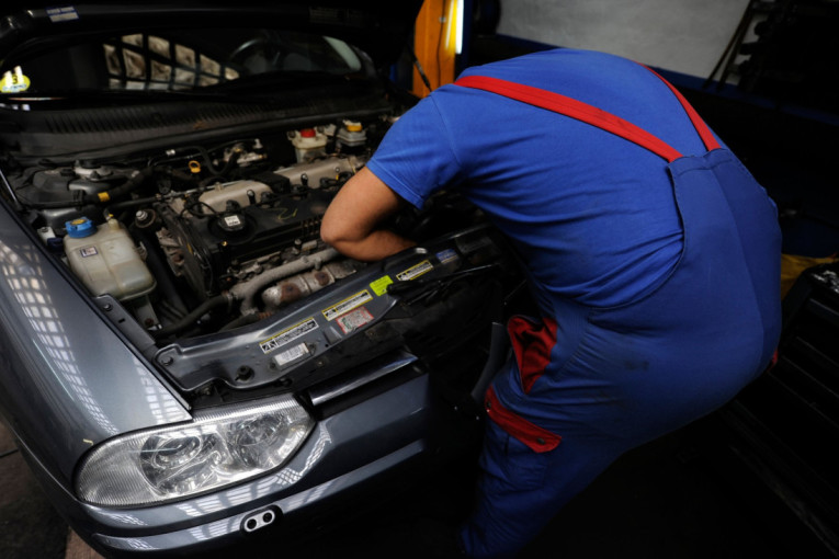 Svaki kilometar vožnje na rezervi je korak bliže havariji: Šta vas čeka kad ne sipate gorivo na vreme