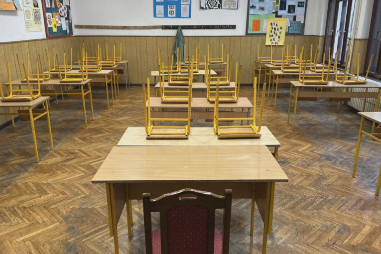 Bez zadržavanja na granicama i rampama, ali oprez zbog poledice: Evo gde se večeras očekuju gužve