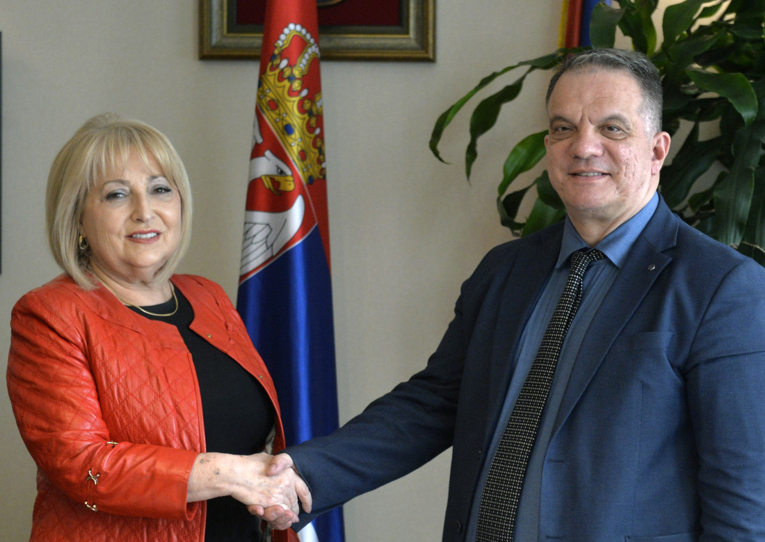 Novi ministri preuzeli dužnosti od starih: Sve najbolje u daljem radu!